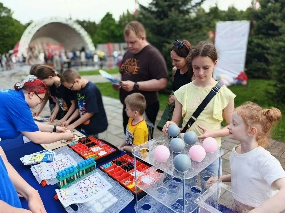 💡Липецкий технопарк «Кванториум» принял участие в празднике «День Детского телефона доверия»  В парк