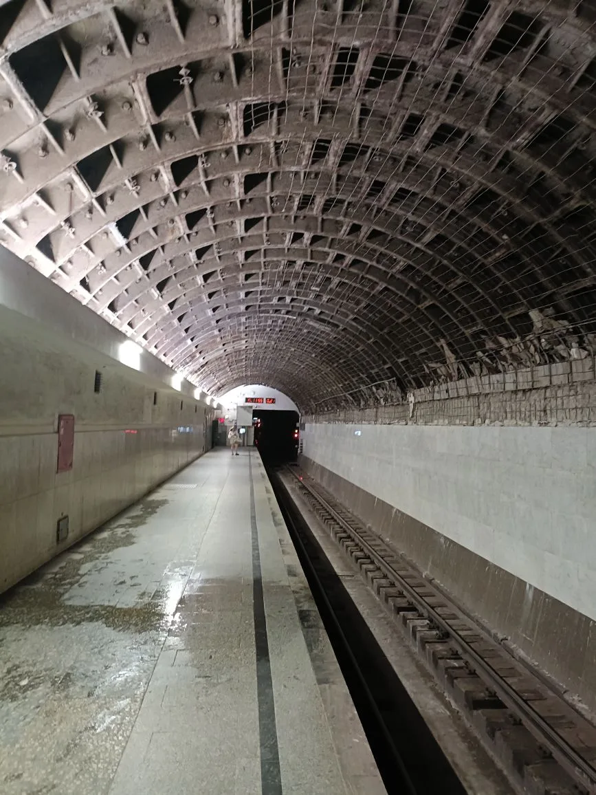 ☔ Сильные водопроявления на 🚇 станции «Третьяковская» (платформа в направлении «Медведково»)

📷: Р