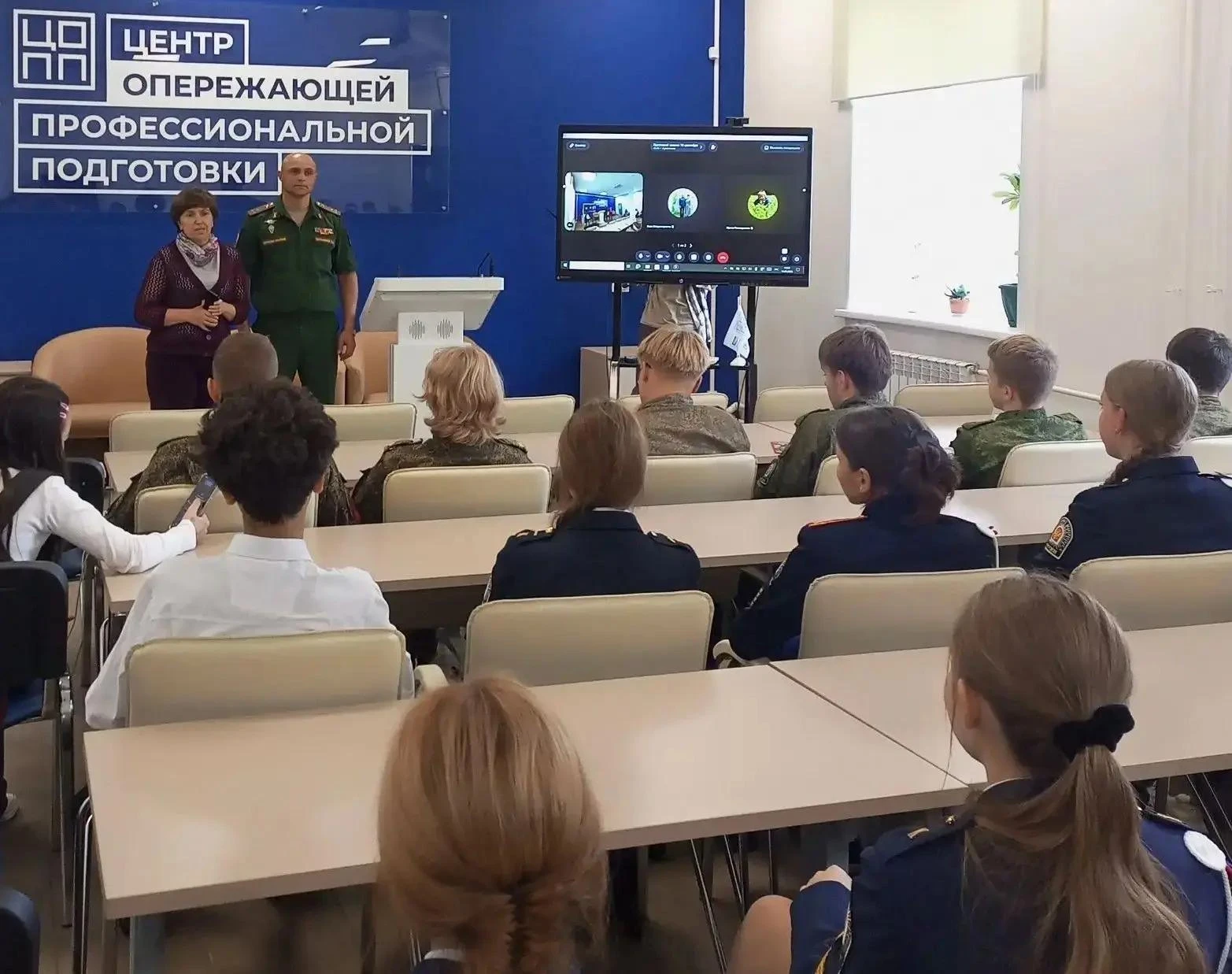 На базе Центра опережающей профессиональной подготовки (ЦОПП) прошла встреча школьников...