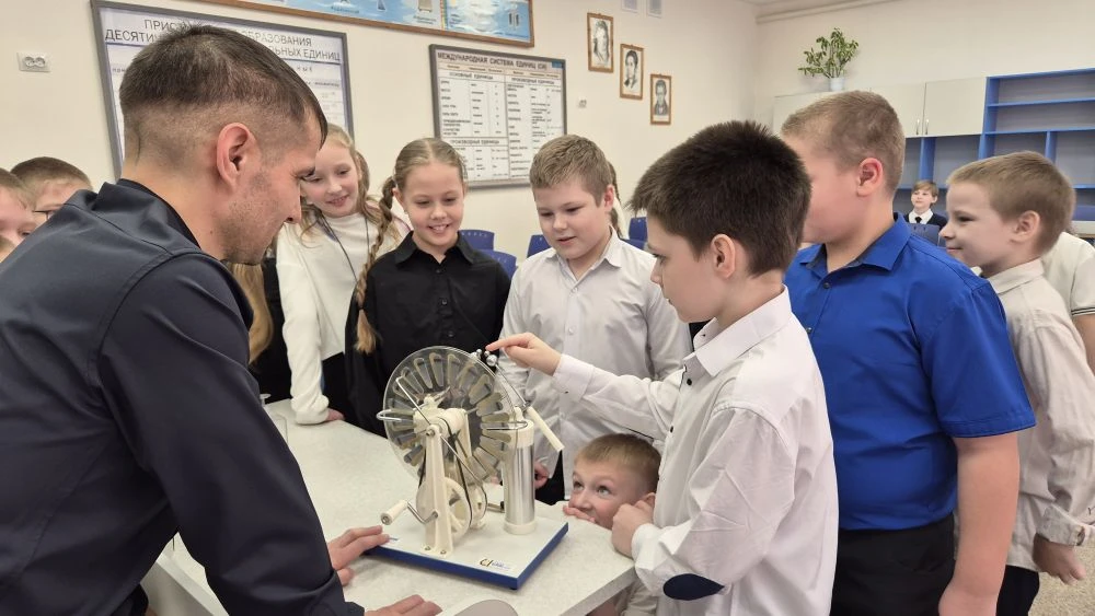 🧑‍🔬Российский день науки в 3А!   📅8 февраля Россия отмечает День науки — праздник в честь великих от