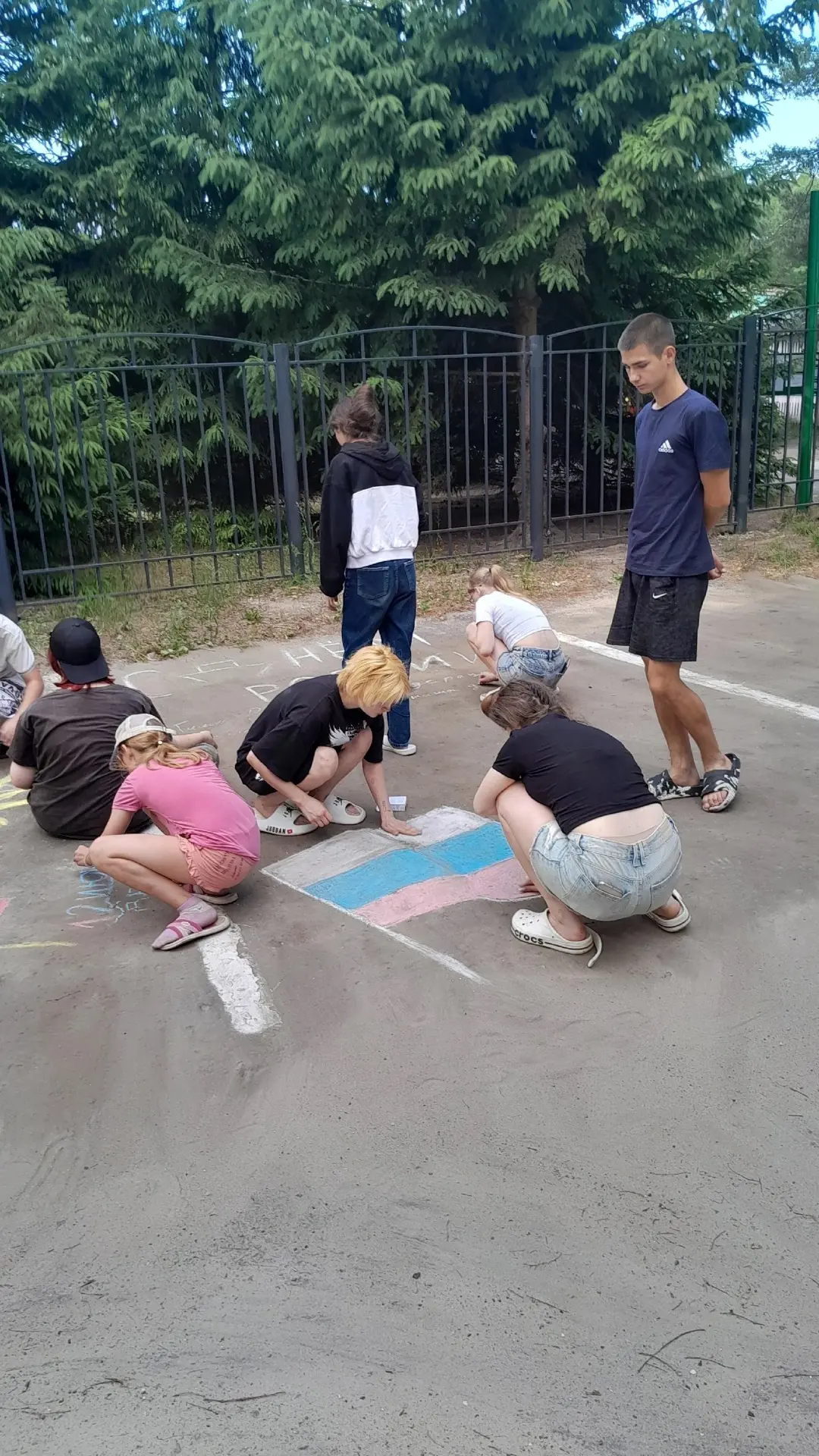 🇷🇺Юные художники изобразили флаг, природу и символы родной страны. Все работы получил...