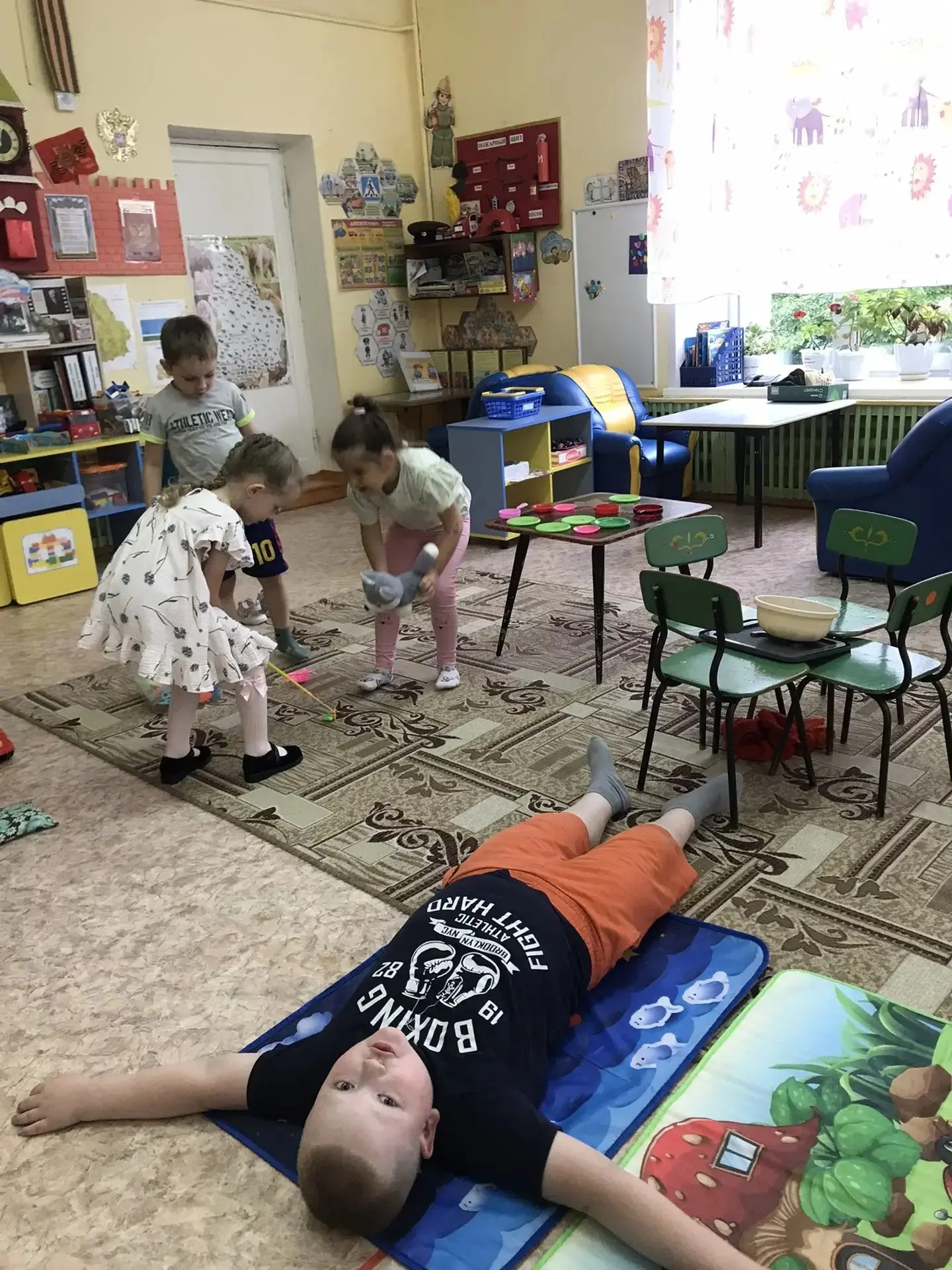 Сегодня ребята из группы «Одуванчики» отправились в настоящее приключение — играли в сюжетно‑ролевую