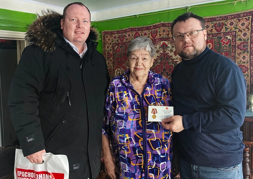 В ПРЕДДВЕРИИ 8 МАРТА АЛЕКСАНДР БОЙКОВ И ВЛАДИМИР ЛЮБИМОВ ПОЗДРАВИЛИ «ДЕТЕЙ ВОЙНЫ» КИНЕШ...