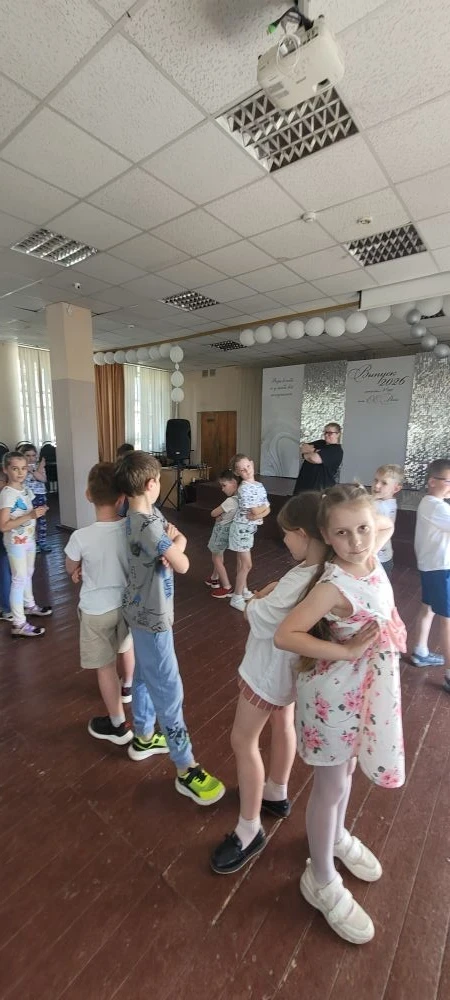 8 июня - веселый день в нашем школьном лагере 🌼

✅ 1-2 отряды посетили Детскую библиотеку имени При