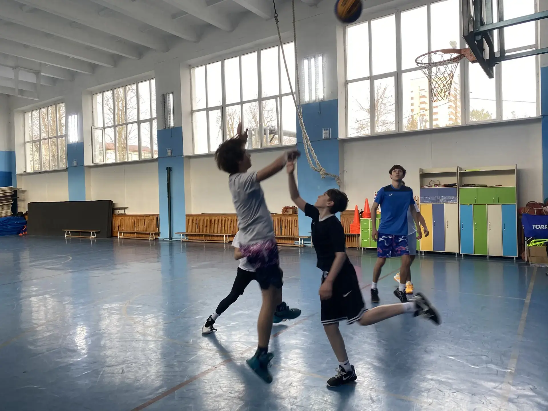 2. Зимние каникулы в лицее. Наши работники библиотеки провели для ребят: Народные гуляния. Викторина
