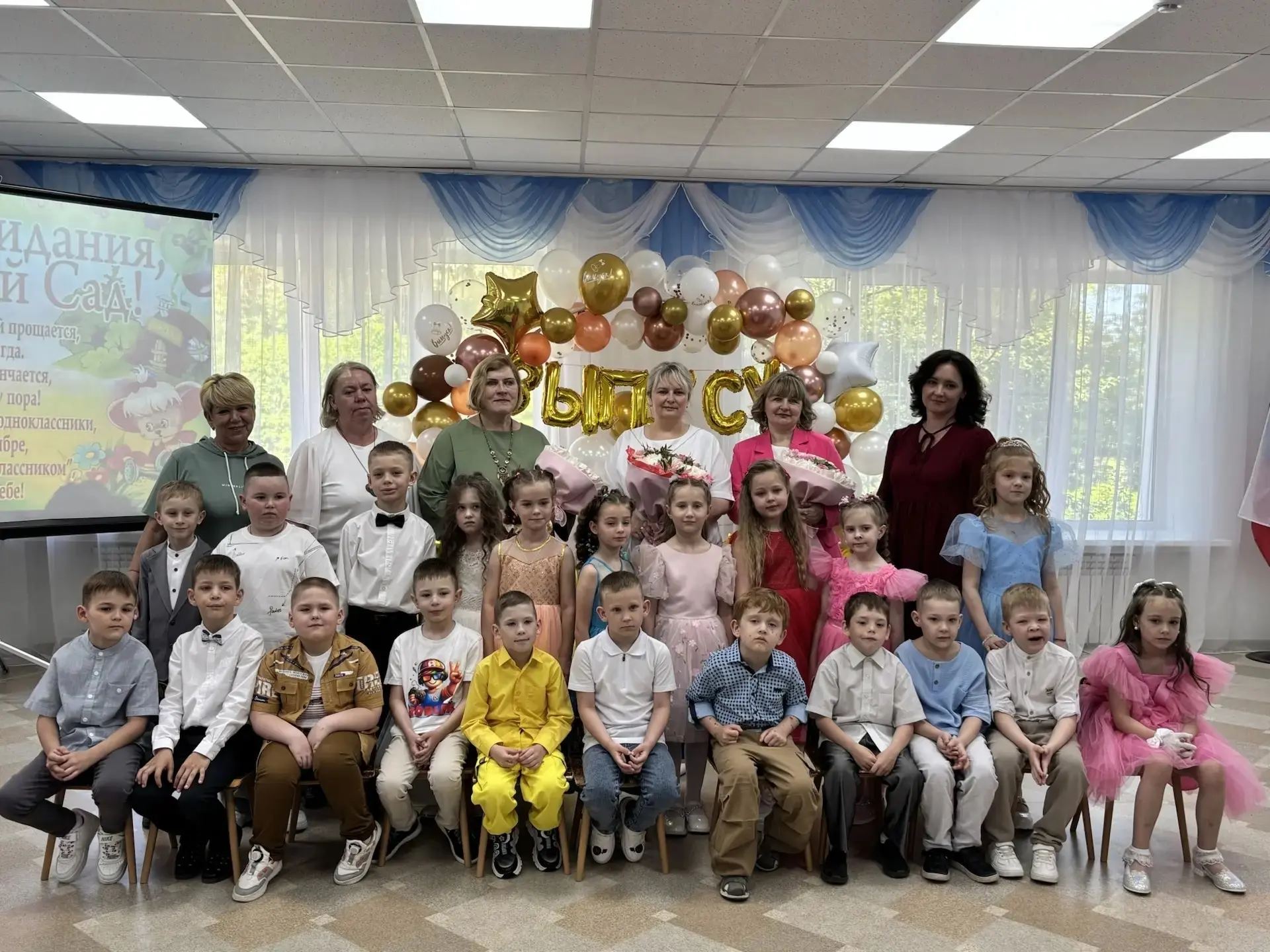 Выпускной в детском саду — это всегда немного грустно и бесконечно радостно одновременно.  
Праздник