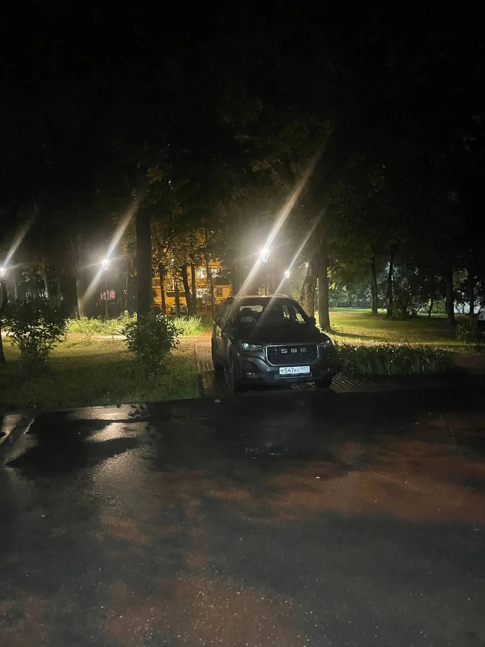 Вот так припарковался мажор на Школьной 2.

Подписка на Троицк