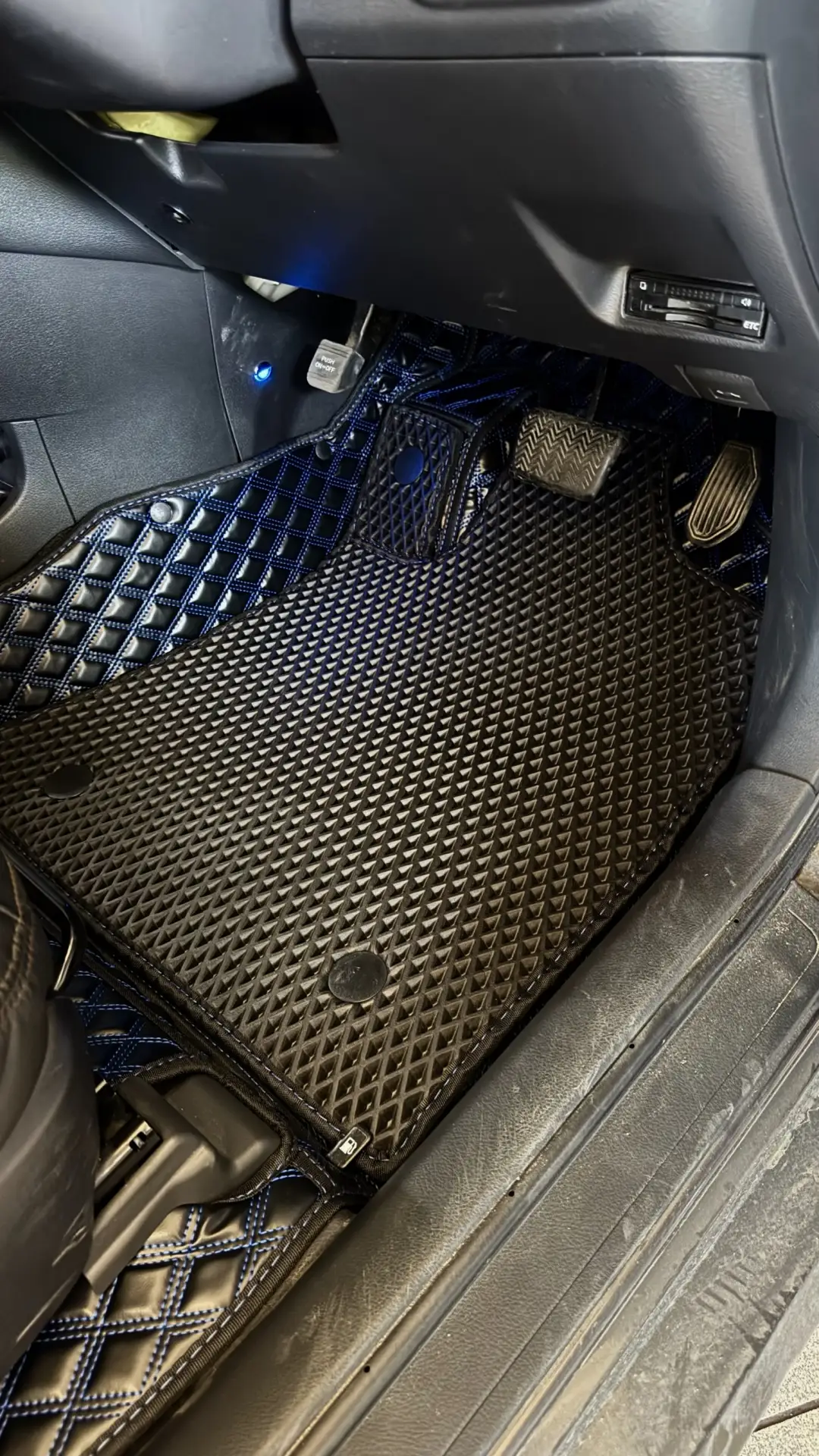 3D коврики для TOYOTA  WISH😉 

Установили коврики и визуально салон сразу преобразился🤌🏻
•чёрная 