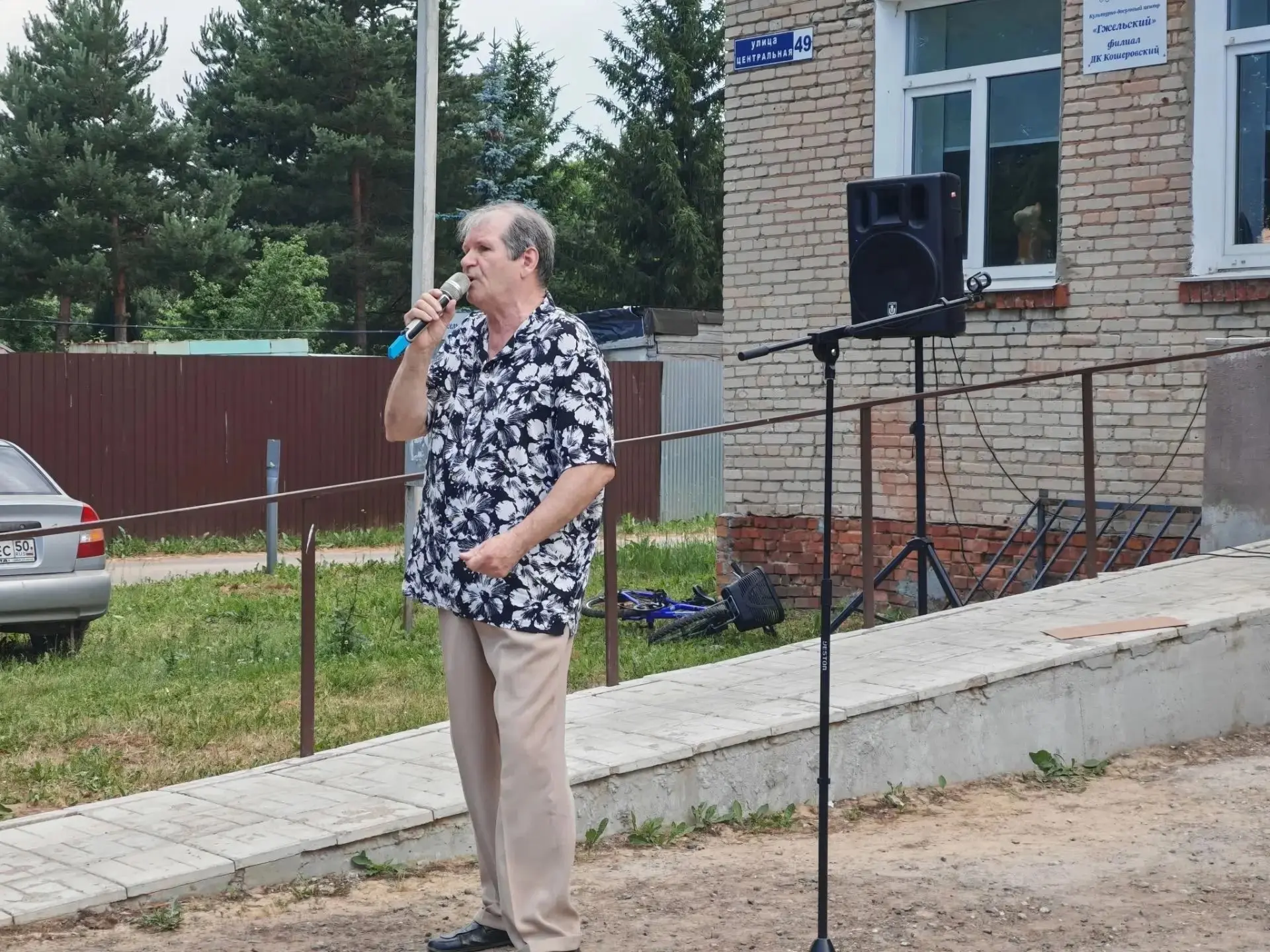 Концерт под открытым небом 

13 июня на площади Дома культуры «Кошеровский» филиала МУК КДЦ «Гжельск