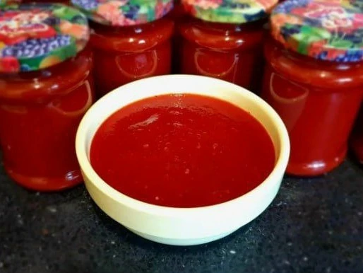 🔥ВКУСНЫЙ ГУСТОЙ ДОМАШНИЙ КЕТЧУП 🍅

Ингредиенты:
- помидоры – 4 кг
- лук – 2 шт. (130 г)
- чеснок –