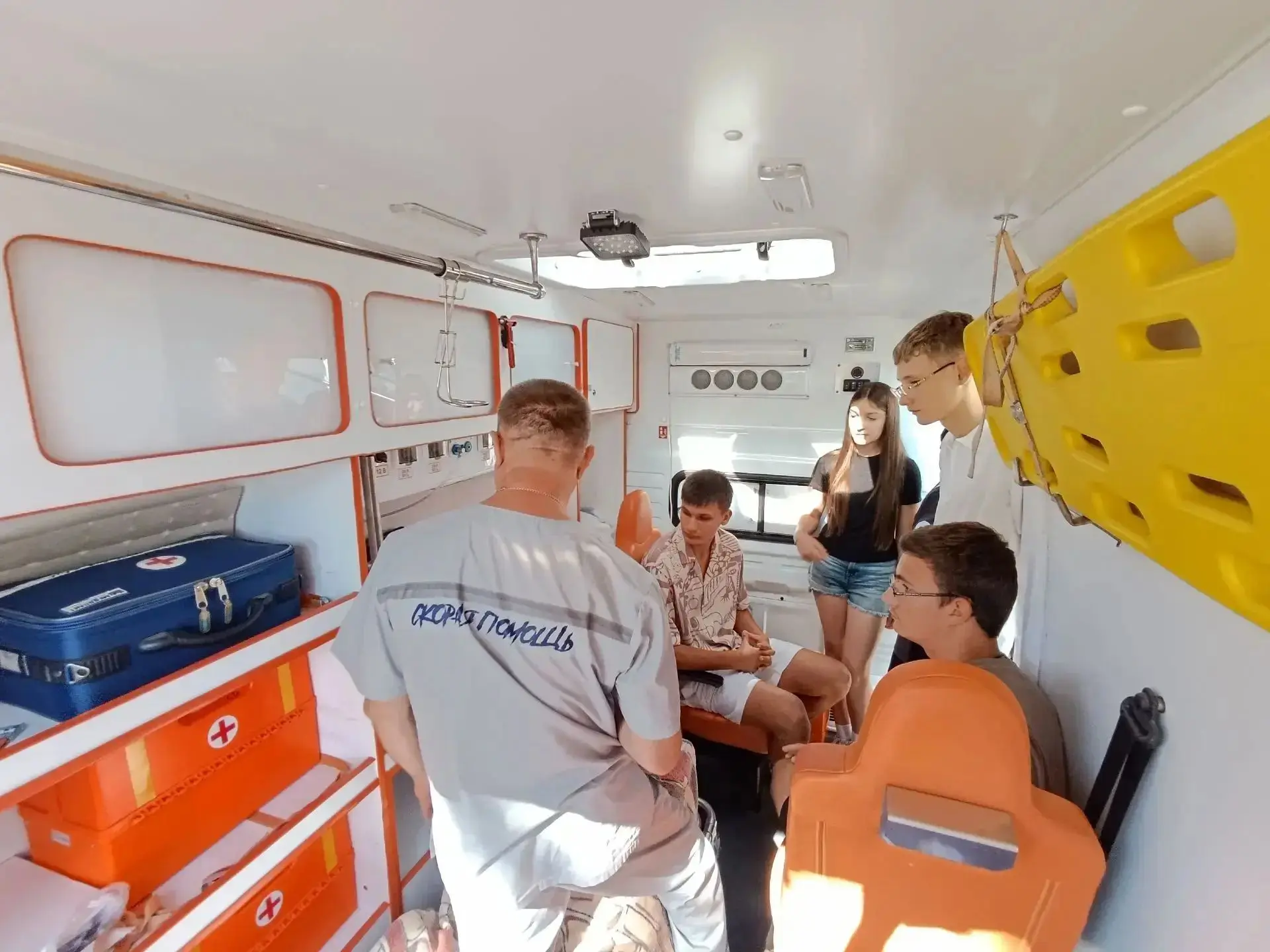 🚑В летние каникулы продолжаются профориентационные занятия для школьников из медицинск...