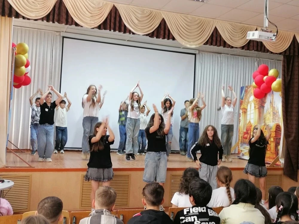 3 июня в нашем лагере с размахом стартовала тематическая смена «Орлёнок‑патриот»! 
День получился по