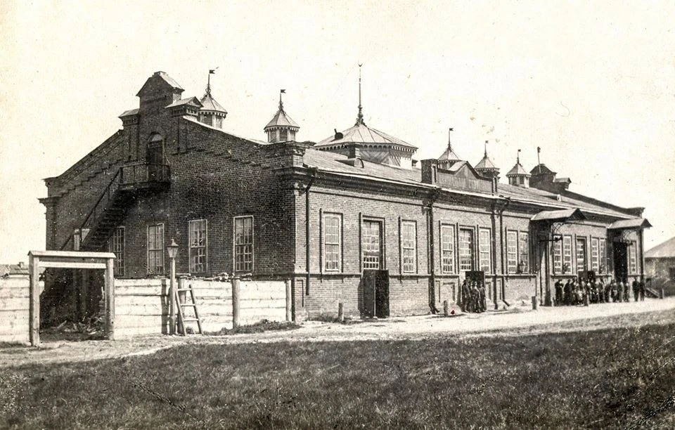 Городская скотобойня

В настоящее время на этом месте находится ТЦ iMall (бывший "Муравейник"). 

✨ 