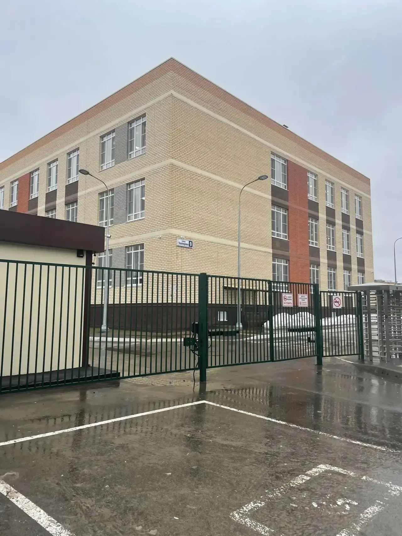 🧹В рамках экологического месячника технический персонал принял участие в мероприятии по уборке терри