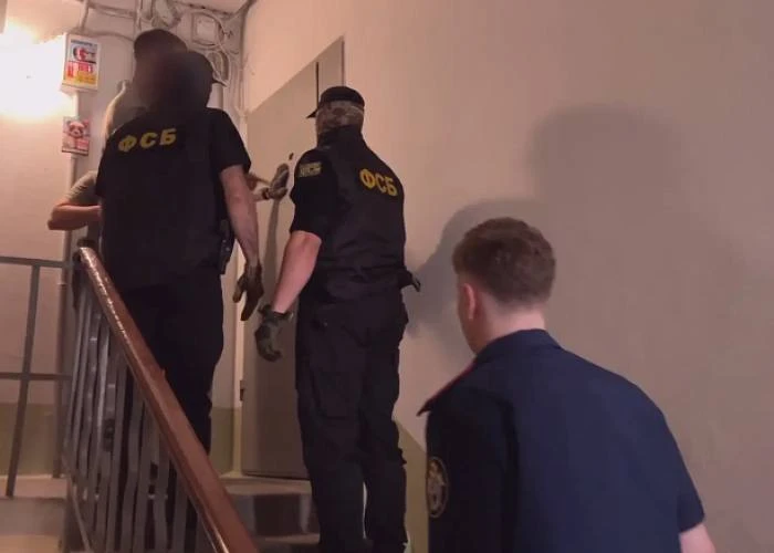 Мать с сыном задержали в Челябинске за создание «колл-центра» для мошенников

Подпольный узел связи 