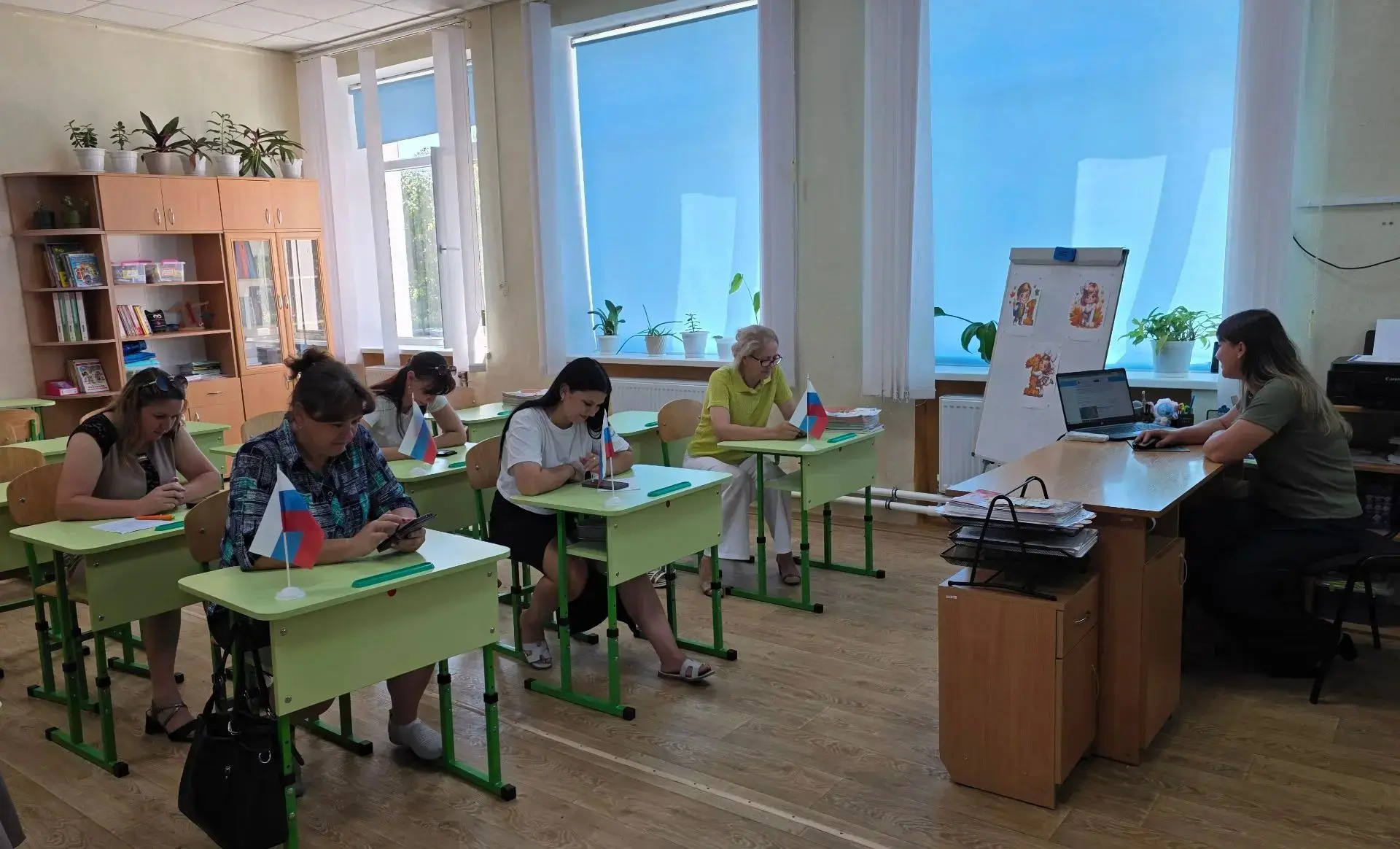 🇷🇺Единство поколений: Меловский лицей присоединился к Всероссийской акции ко Дню флага