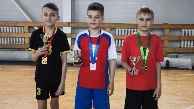 🌟 Волейболисты Новочеркасска — в числе лучших!🌟 В Шахтах прошло открытое первенство по волейболу сре