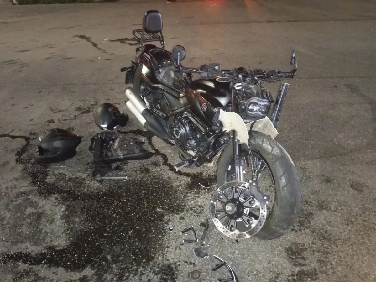 В Кирове Mercedes столкнулся с мотоциклом — пострадали двое 🏍️🚗
