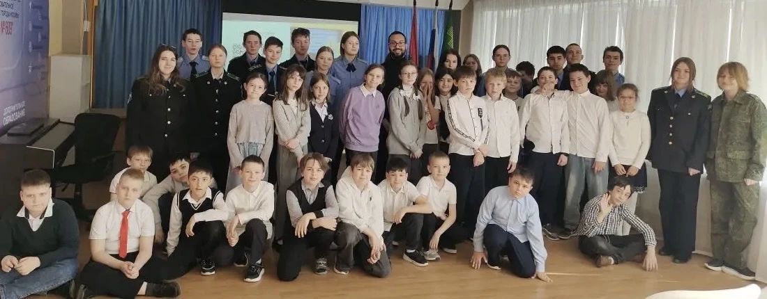 ⭐️Герои войны: урок мужества от Александра Оджо⭐️  💡Ученики 4 «В» класса вместе с кадетами из 8 «Б» 