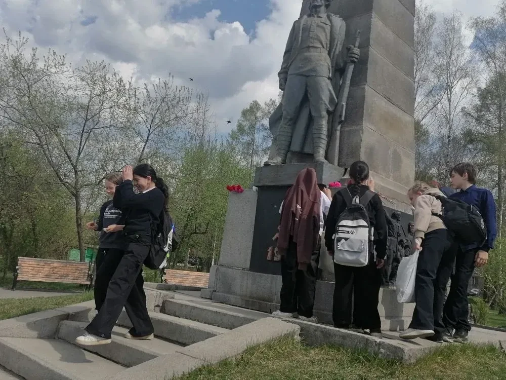 🕯️ 6 мая 2026 года  обучащиеся 4б класса МБОУ СОШ №12 вместе с классным руководителем ...