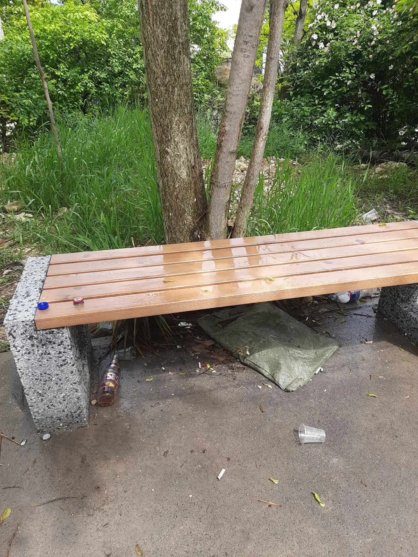 #севастопольцыпишут   Улица Хрусталева . Магазин  Бухарес , работает 24/7 . Жилой дом рядом  . Рядом