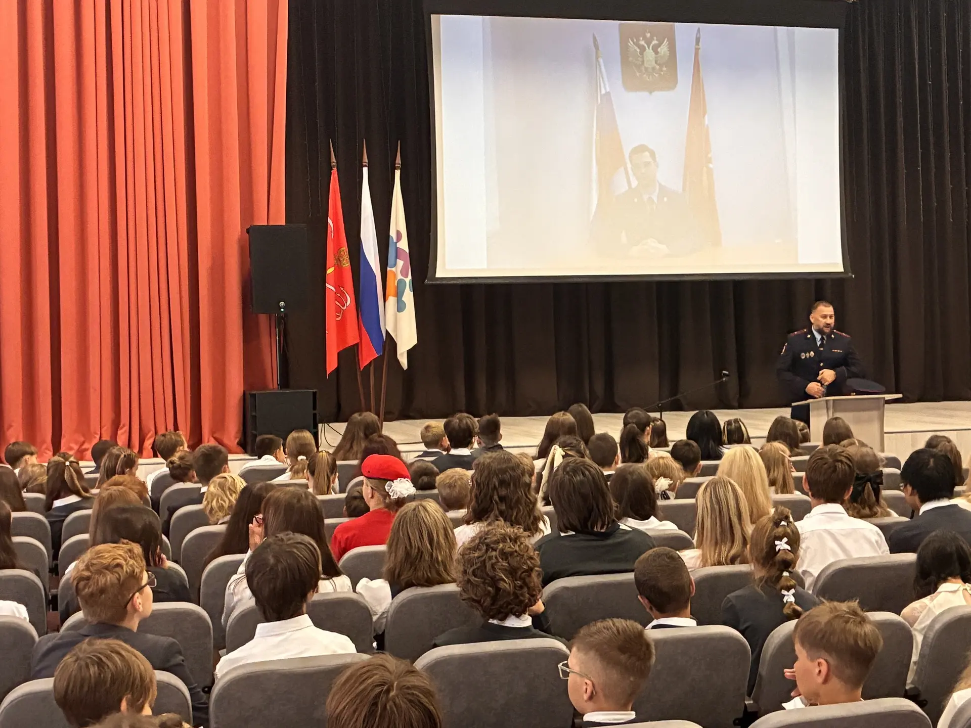 🇷🇺 В рамках занятия «Разговоры о важном», приуроченного ко Дню знаний, в школе состоя...