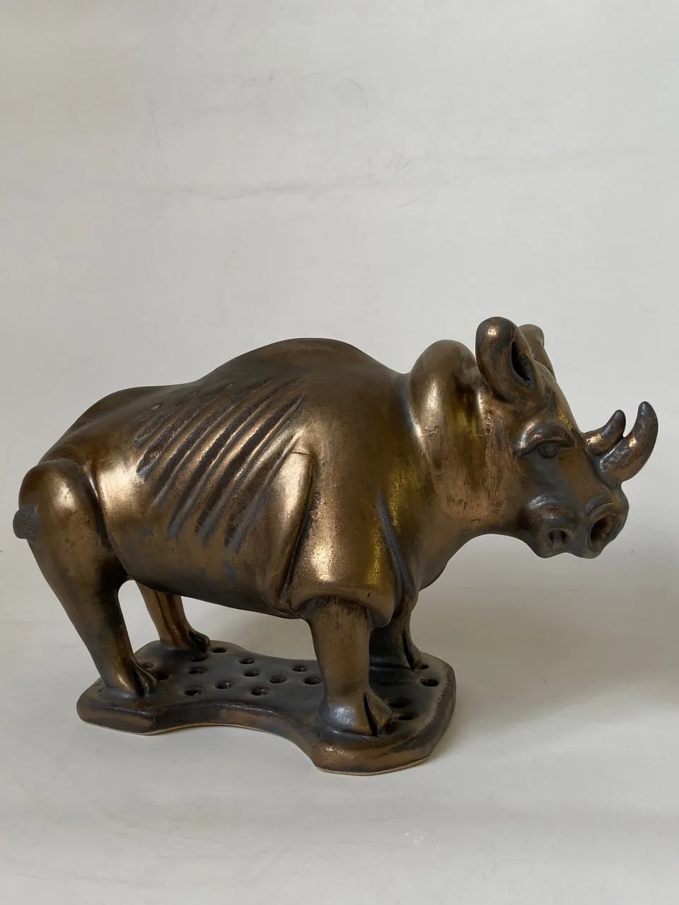 🦏 Скопинская керамика пополнила звериную коллекцию — теперь тут живут носороги!