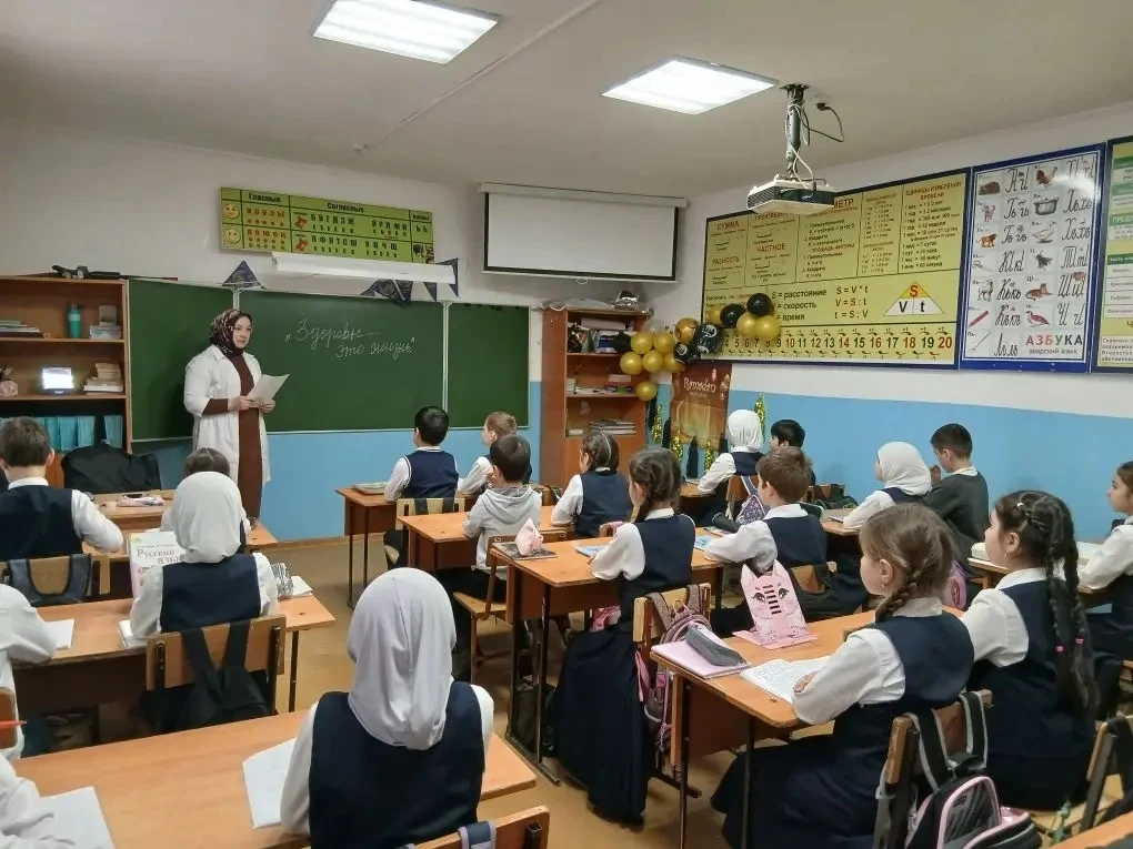 Для учеников 4-х классов нашей школы прозвучало важное напоминание о ценности здоровья. Медработник 