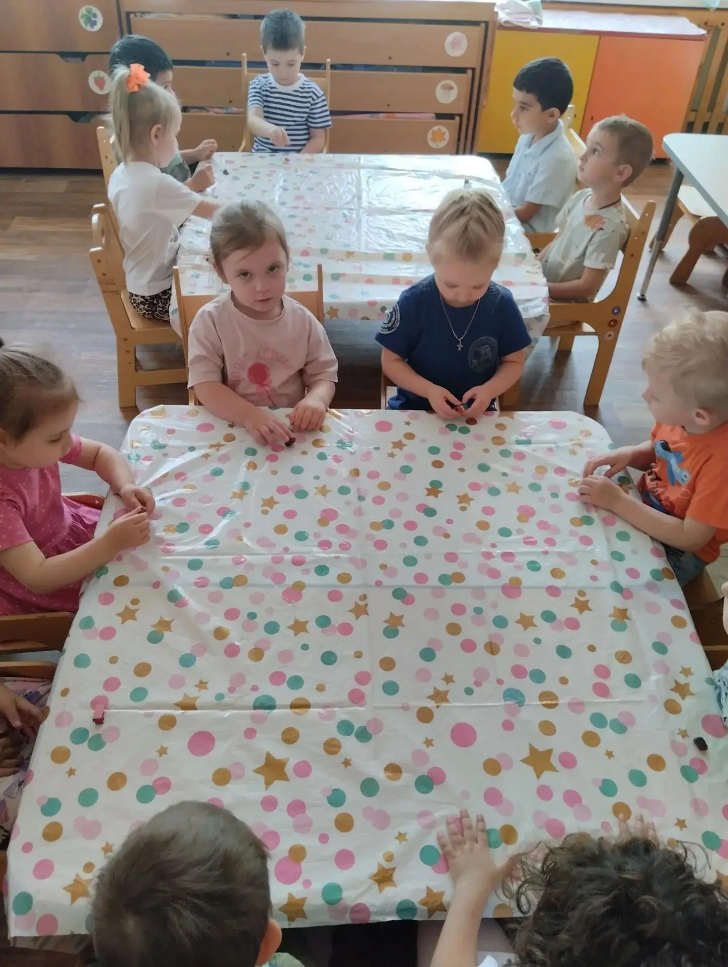 🦋 Бабочки в гостях у ребят!

В пятницу в группах №2 «Весёлые ребята» и №9 «Карапуз» было по-настоящ