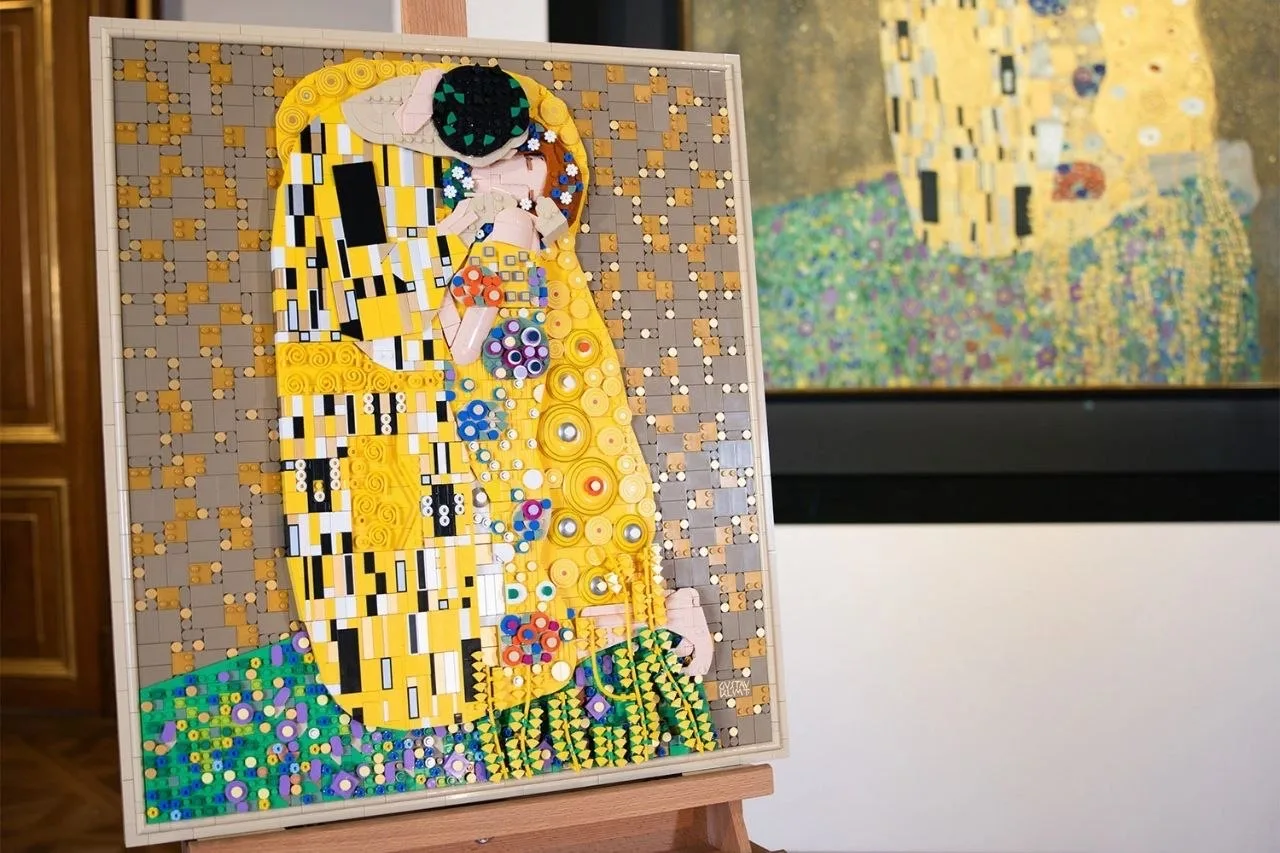 🖼️ «Поцелуй» Климта можно собрать из 4000 деталей 

Компания Lego выпустила набор, воссоздающий зна