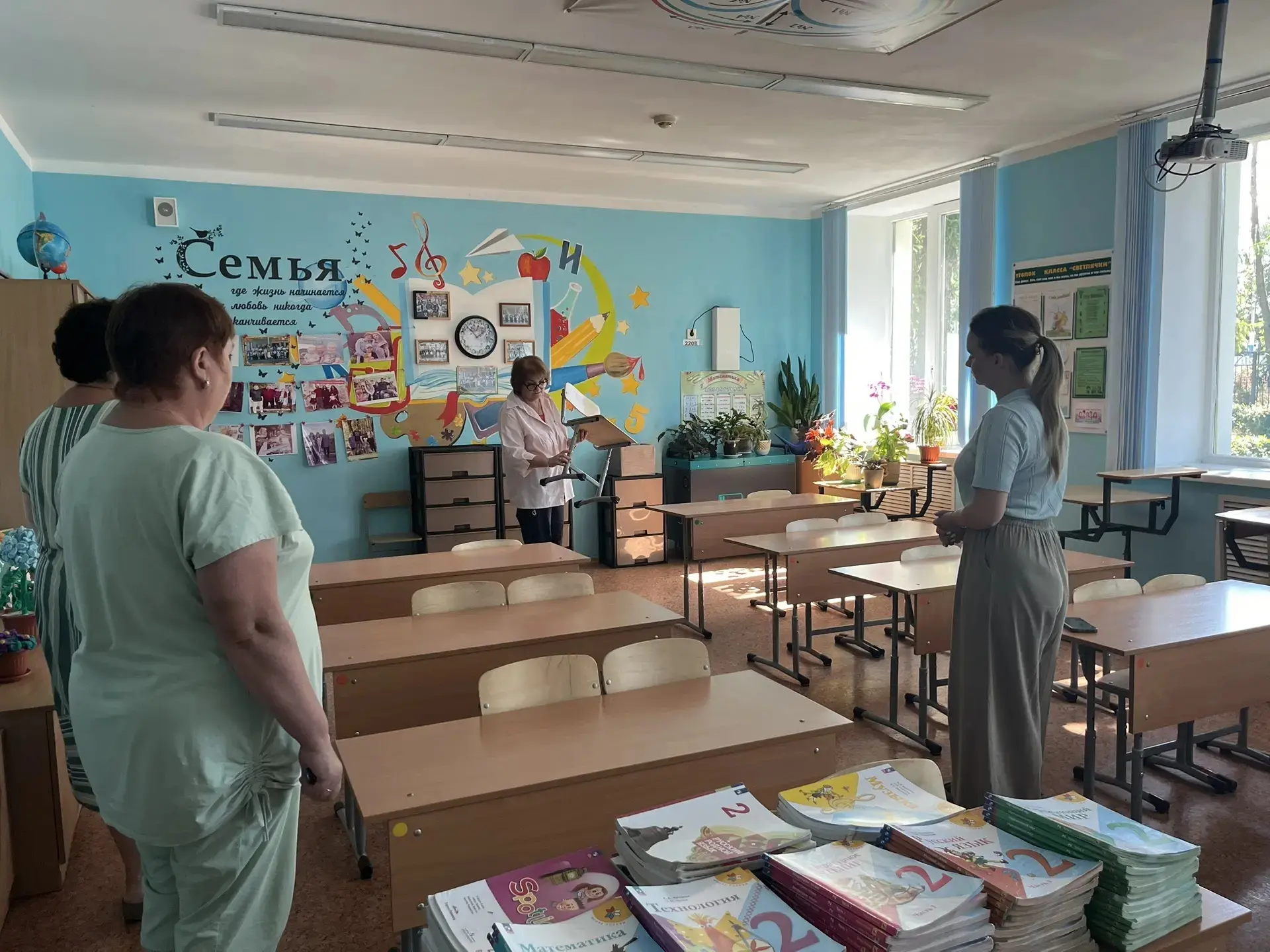 В нашей школе приёмка к новому учебному году, событие, наполненное предвкушением знаний...