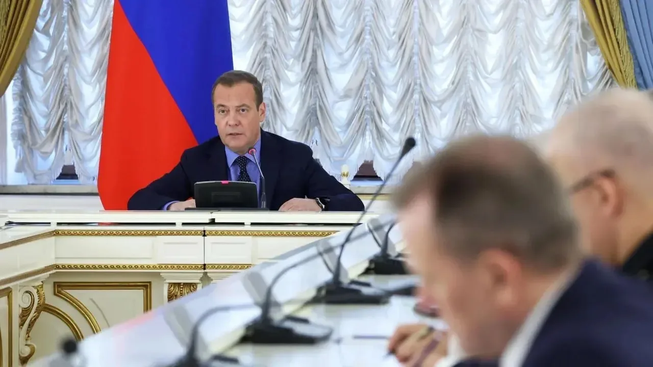 ⚡️Медведев призвал как можно быстрее ввести биометрический контроль за въездом мигранто...