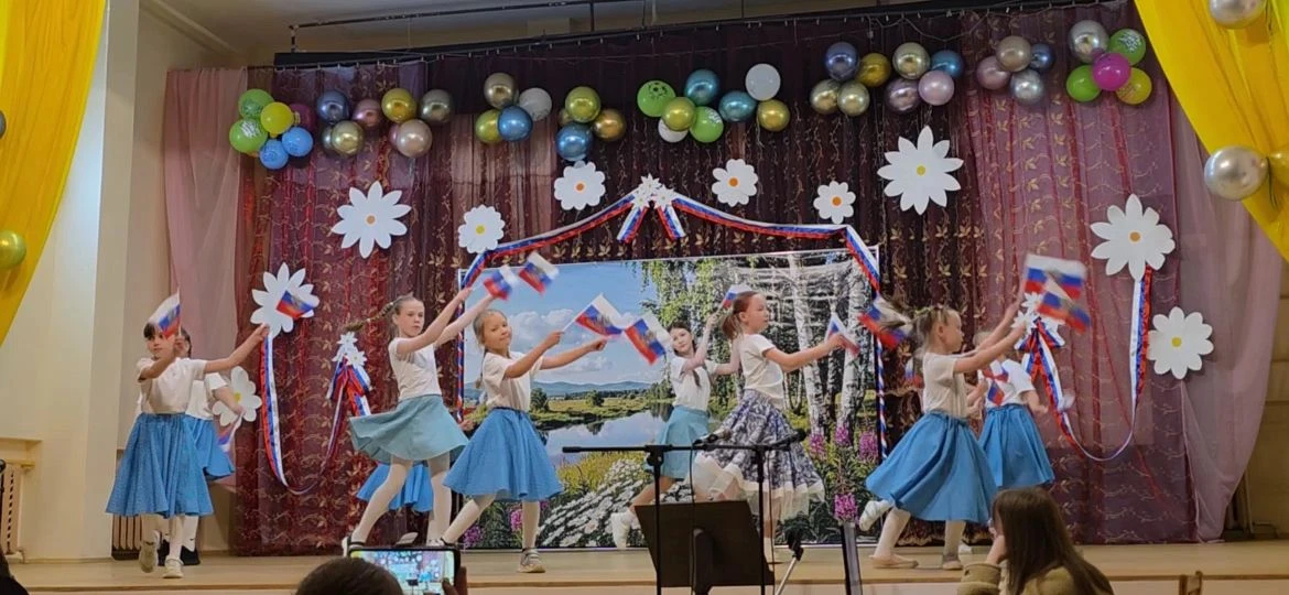 🎉🇷🇺 12 июня в Зимстанском клубе прошёл праздничный концерт «На крыльях песни над Россией»! 

🎉 В