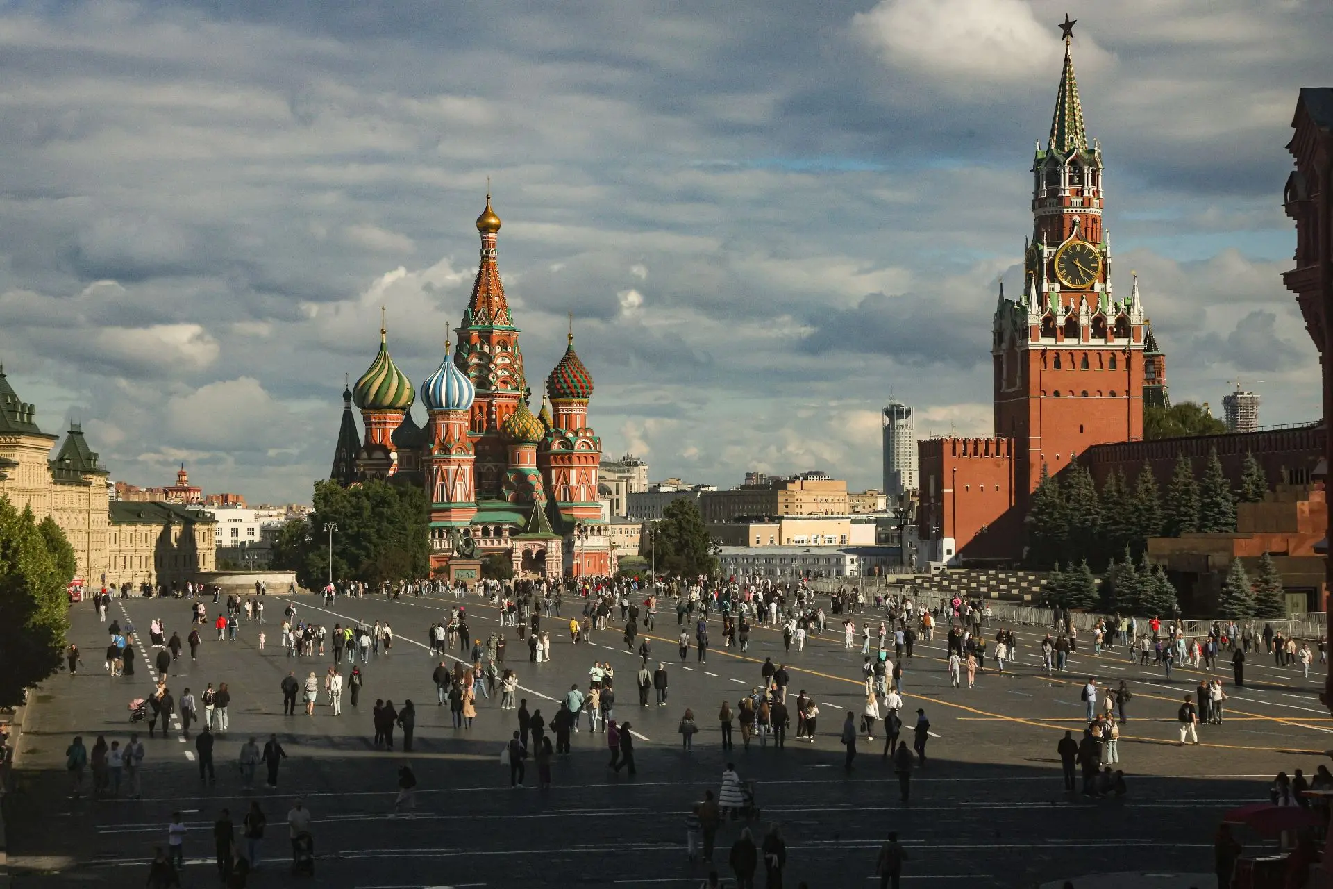 📊 Рейтинги доверия политикам, оценки работы Президента и Правительства, поддержка политических парт