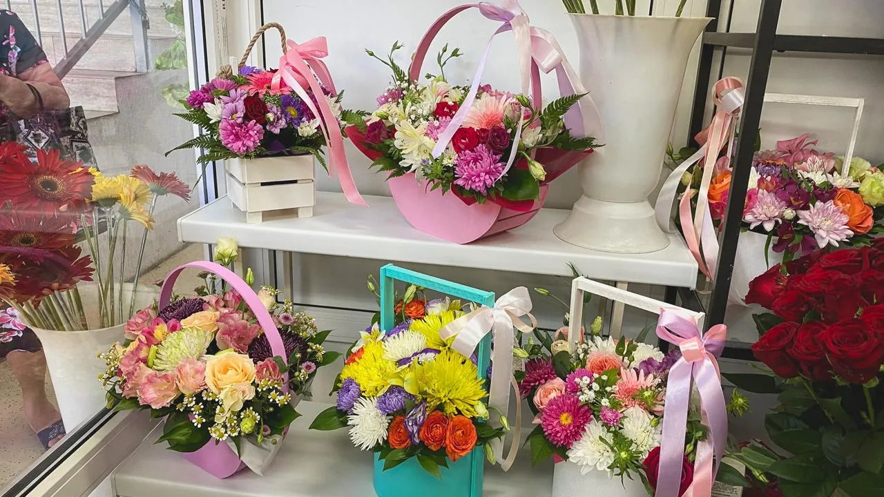 💐Какие цветы выбрать для учителя: советы Роспотребнадзора