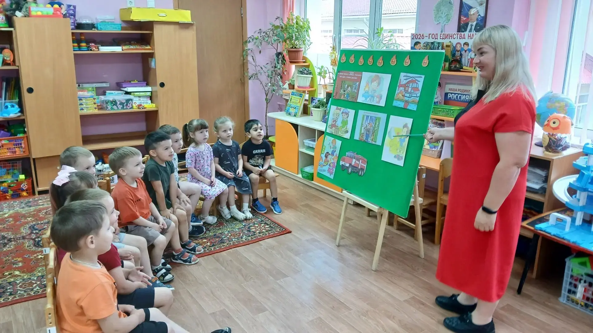 Безопасность- это важно!
" Маленькие спасатели из средней группы".
    В средней группе прошла бесед
