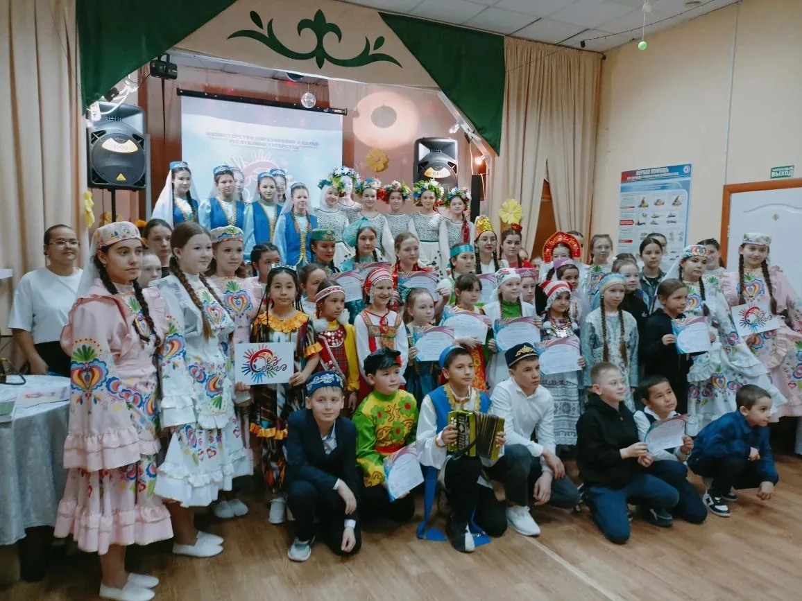 14 нче апрель көнне районы балалар иҗат үзәгендә " Без бергә" Республика балалар халык ...
