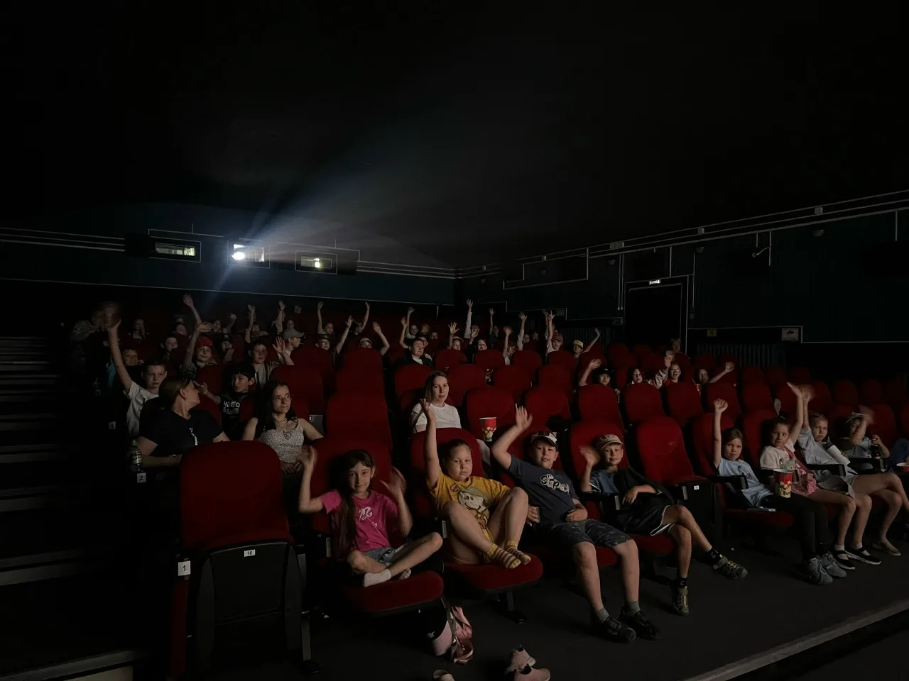 🎬 Киносуббота в «Содружестве орлят»: наш выход в «Родину»!
В эту субботу наш пришкольный лагерь «Со