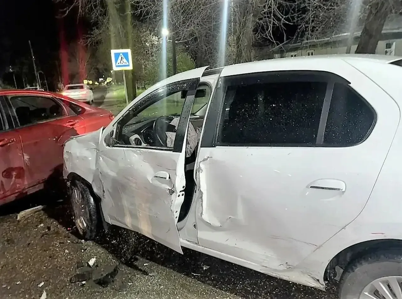 ❗ 13 апреля в 19:50 в Георгиевске на нерегулируемом перекрестке произошло ДТП с участием трех машин.