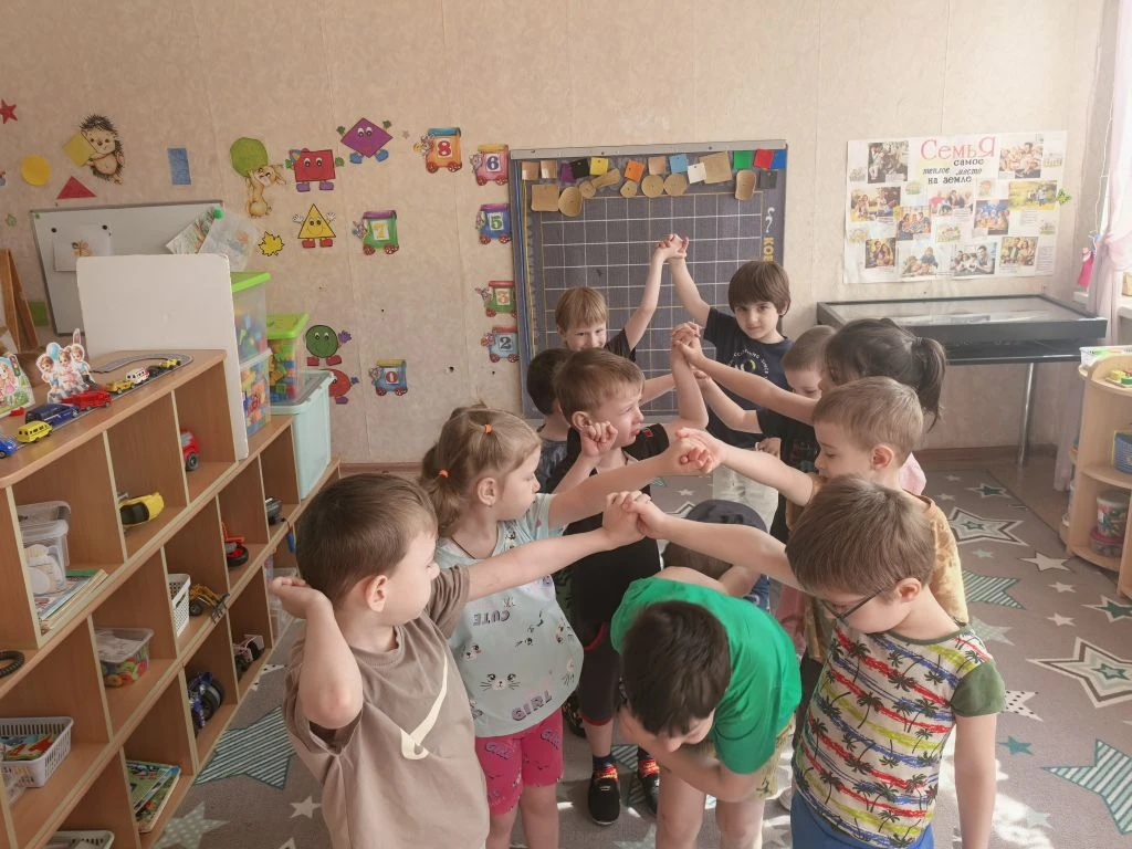 Международный день танца. Танец – удивительный вид искусства.Дети средней группы 8 "Сол...