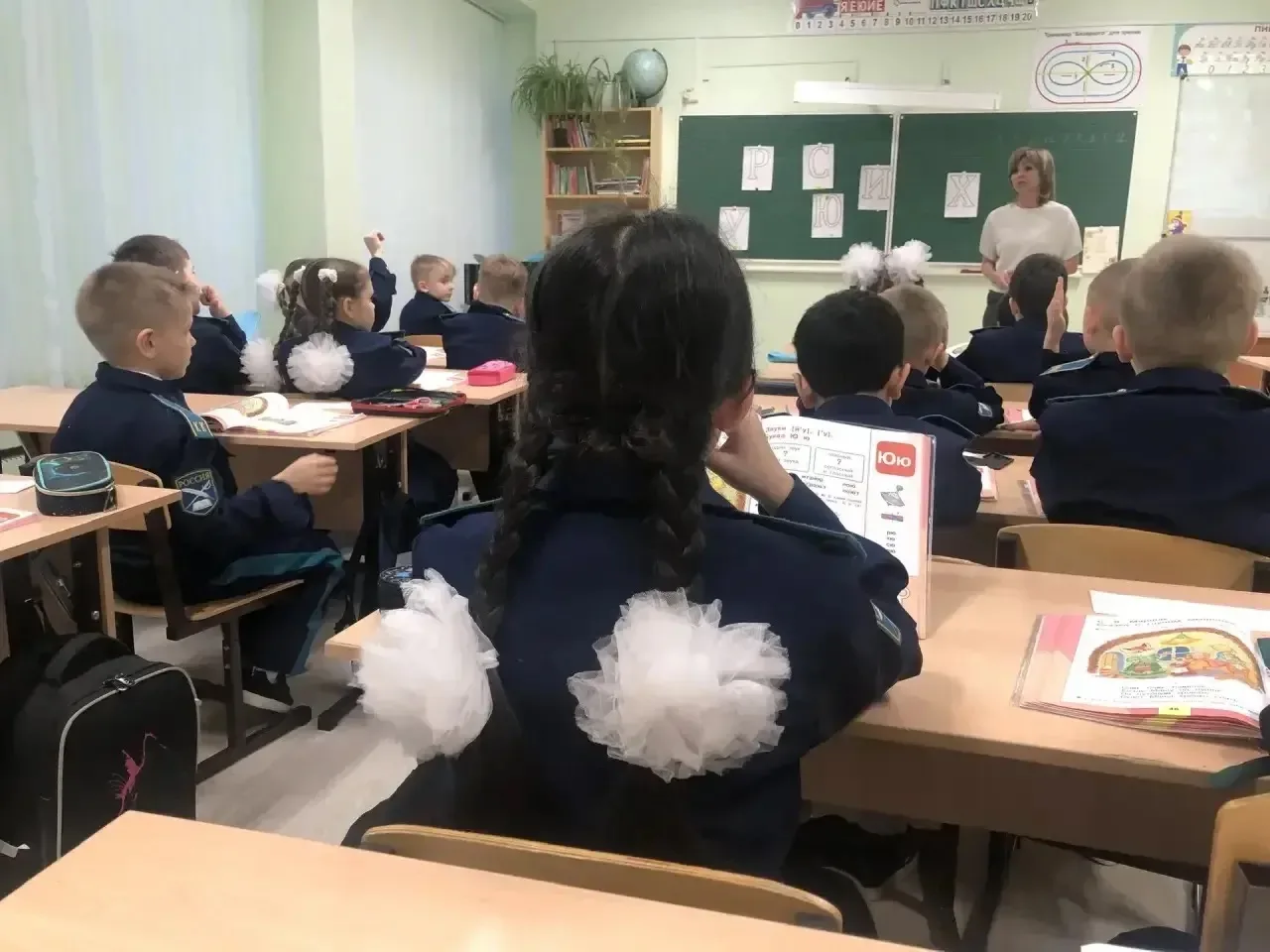 Сегодня на открытом уроке наши самые юные кадеты пополнили свой литературный арсенал новой буквой — 