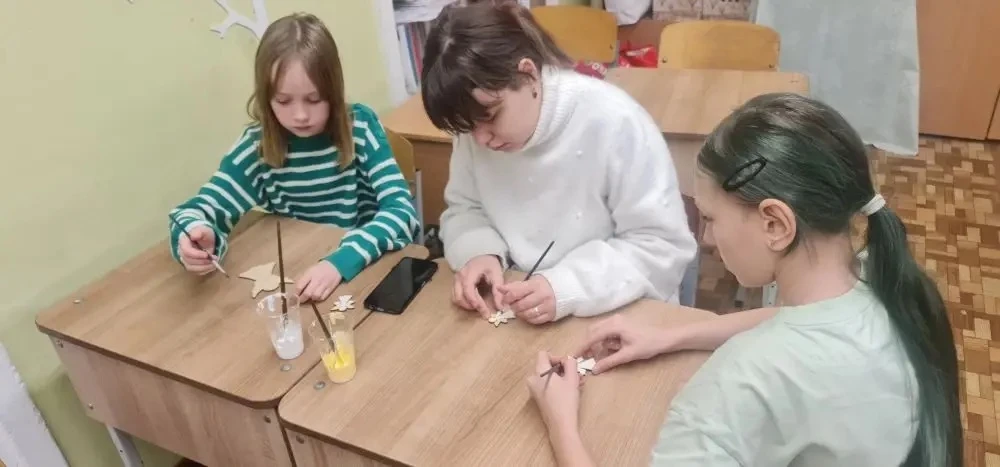 ДОБРЫЕ ДЕЛА 🕊️📣  Новый год время чудес, которые можешь совершить ты сам!  ✨Ученики ГБОУ СОШ 138 на п