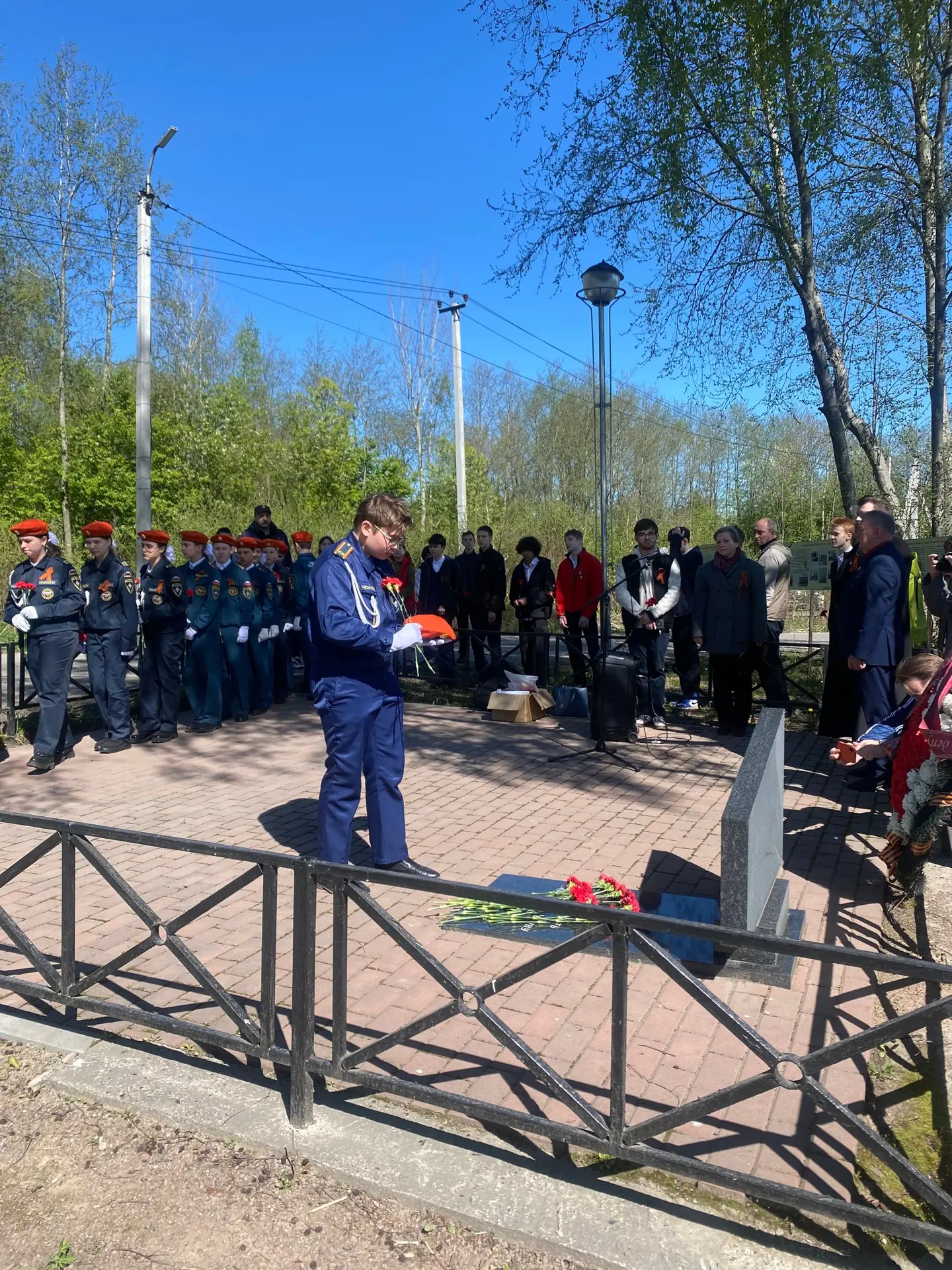 🕯🕯🕯 Сегодня, 8 мая, в деревне Новосергиевка у памятника майора-танкиста прошло торжественное меропри
