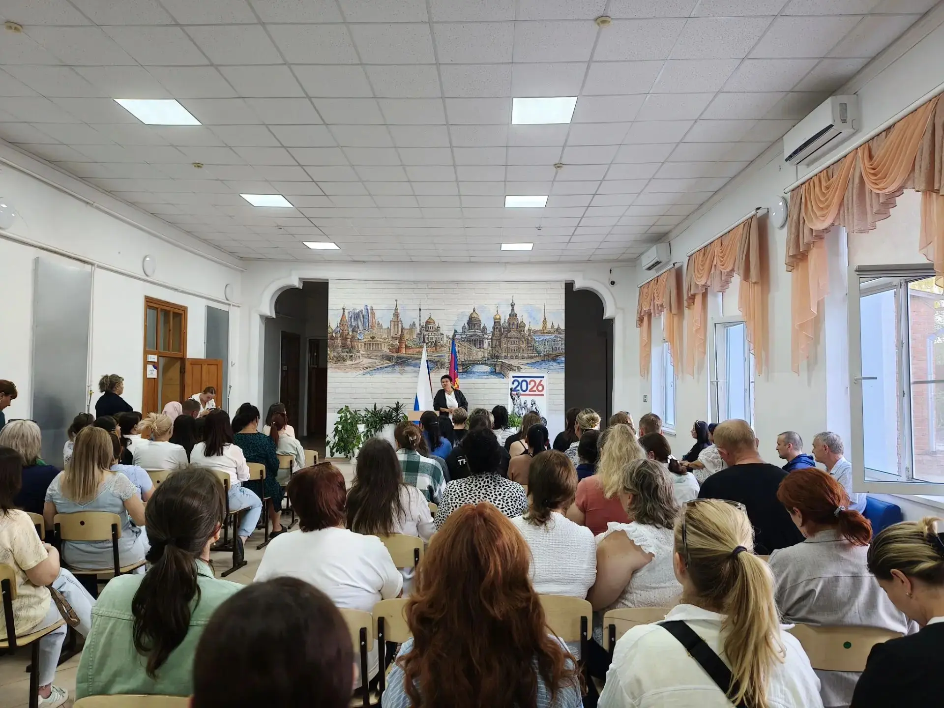 🎉 Общешкольное родительское собрание в МБОУ СОШ № 1 имени А. В. Суворова! 🎉