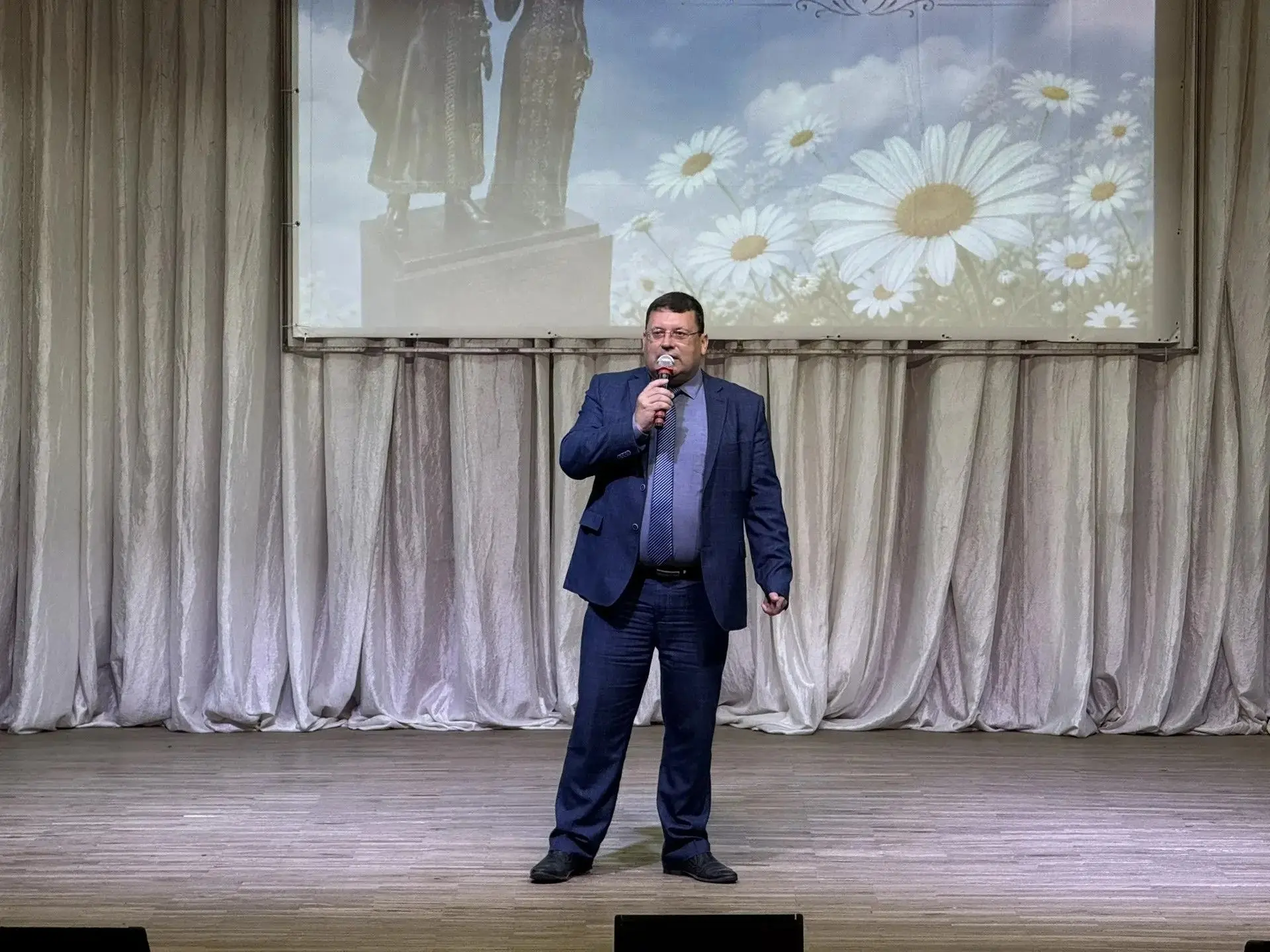 ✨В Доме культуры «Лира» прошёл концерт, посвящённый Дню семьи, любви и верности.