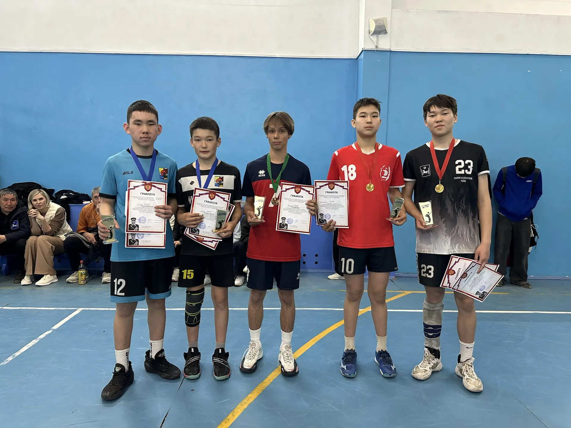 🏐 Память героя объединяет поколения: в Усть-Ордынской школе №2 прошел турнир по волейболу имени И.В.