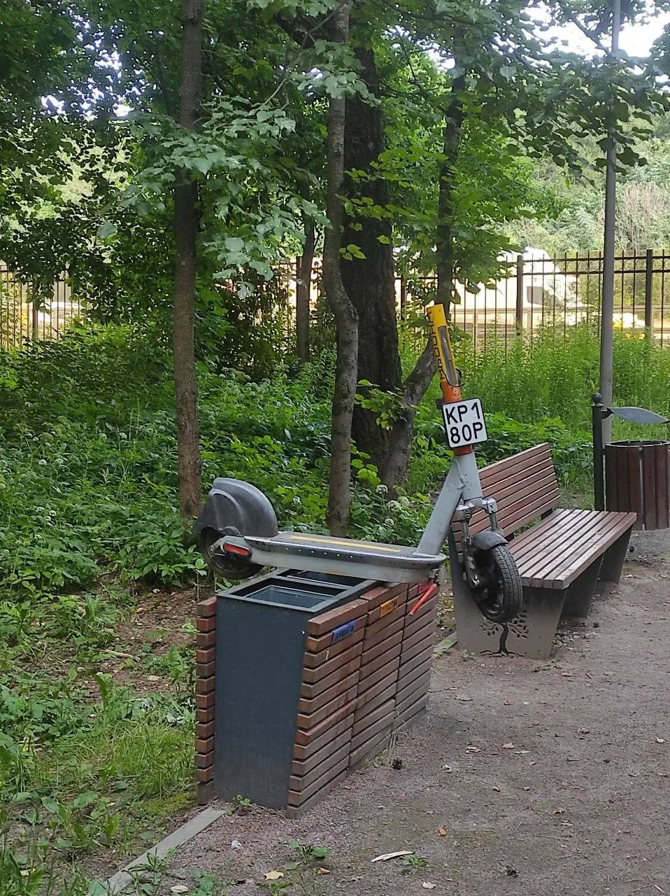 Припарковали самокат в парке Герцена. 

✅ Бирюлево в Telegram
📞 Бирюлево в MAX