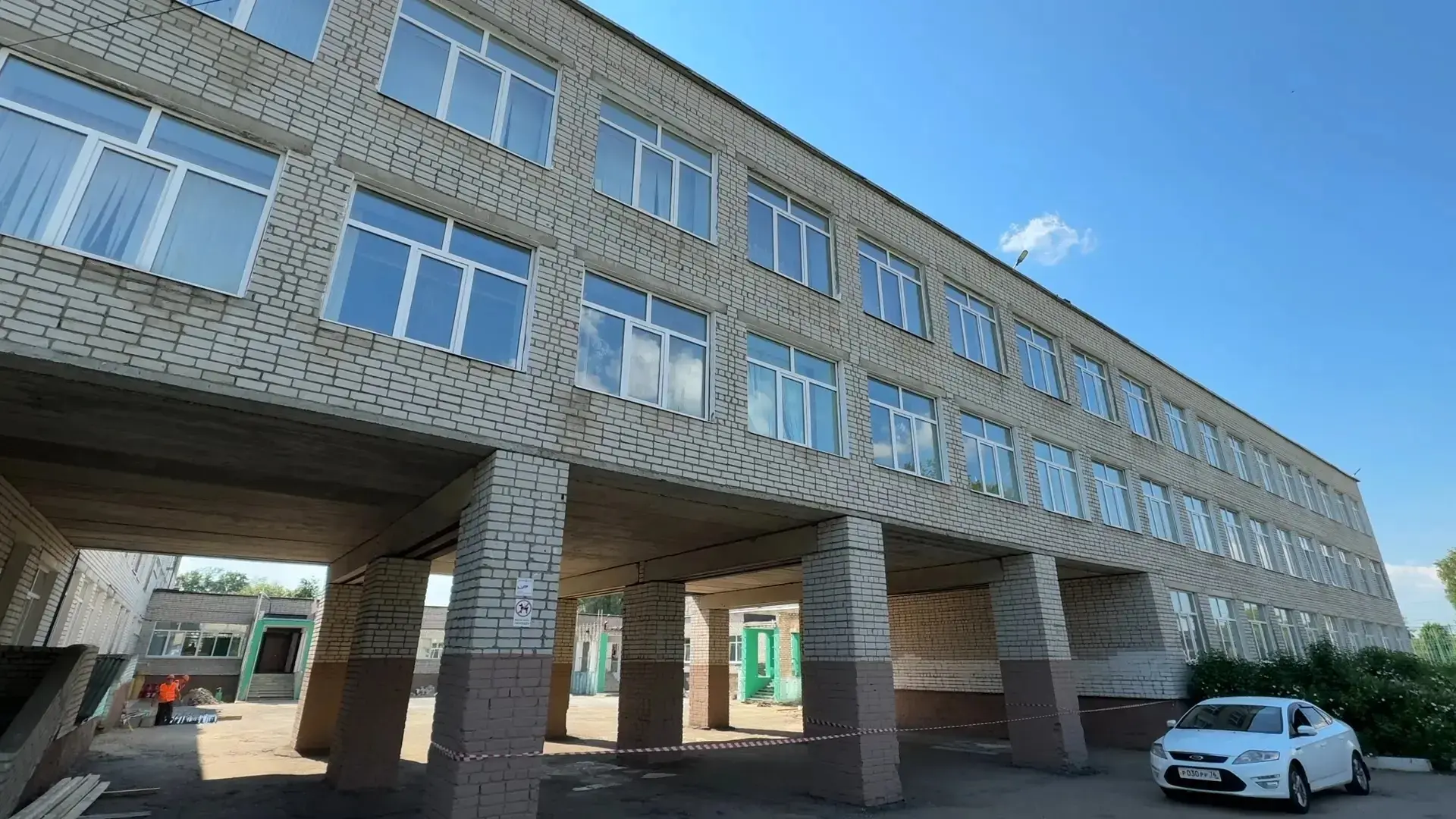 В ходе рабочей поездки в Некоузский округ посетил важные социальные объекты, которые сегодня обновля