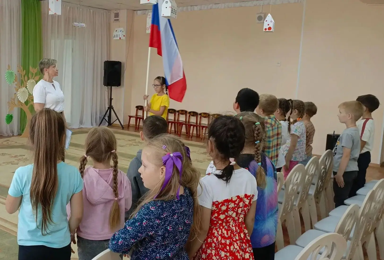 Белый, синий, красный —