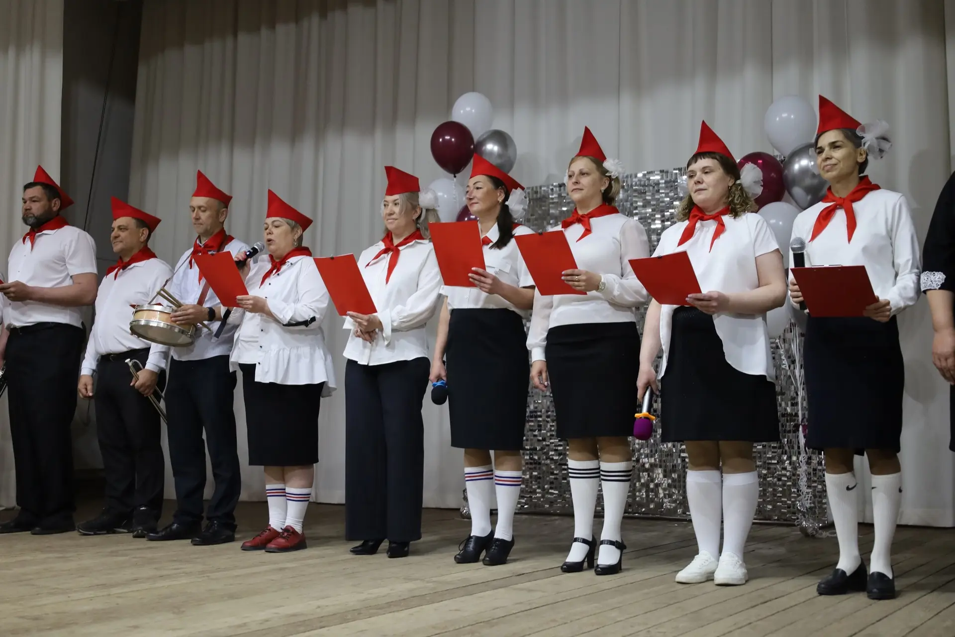 Сегодня в нашей школе прозвенел последний звонок для выпускников 9-х и 11-х классов. Пр...